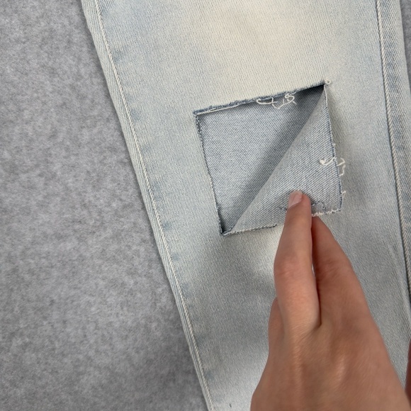 NWT GUESS Jeans Womens 25 Aurora Slashed Slim Straight Light Wash High Rise Blue - Picture 2 of 16